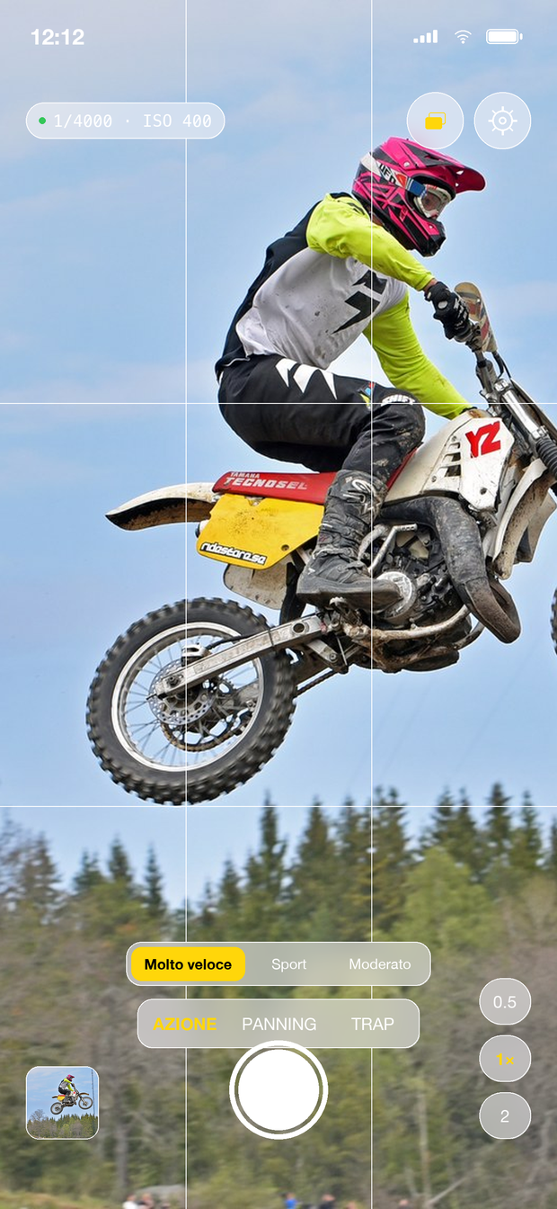 La modalità Azione di ApexShot congela un motociclista in movimento