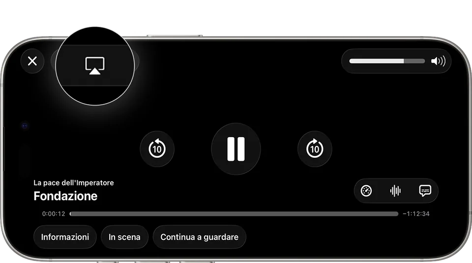 Un video aperto sull'iPhone in orizzontale, con il pulsante AirPlay ingrandito in alto a sinistra.
